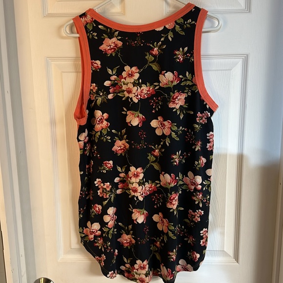 Viamor floral tank size large - Picture 2 of 3